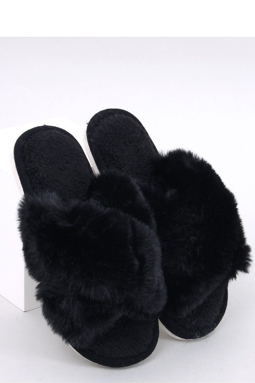 Slippers model 190381 Inello