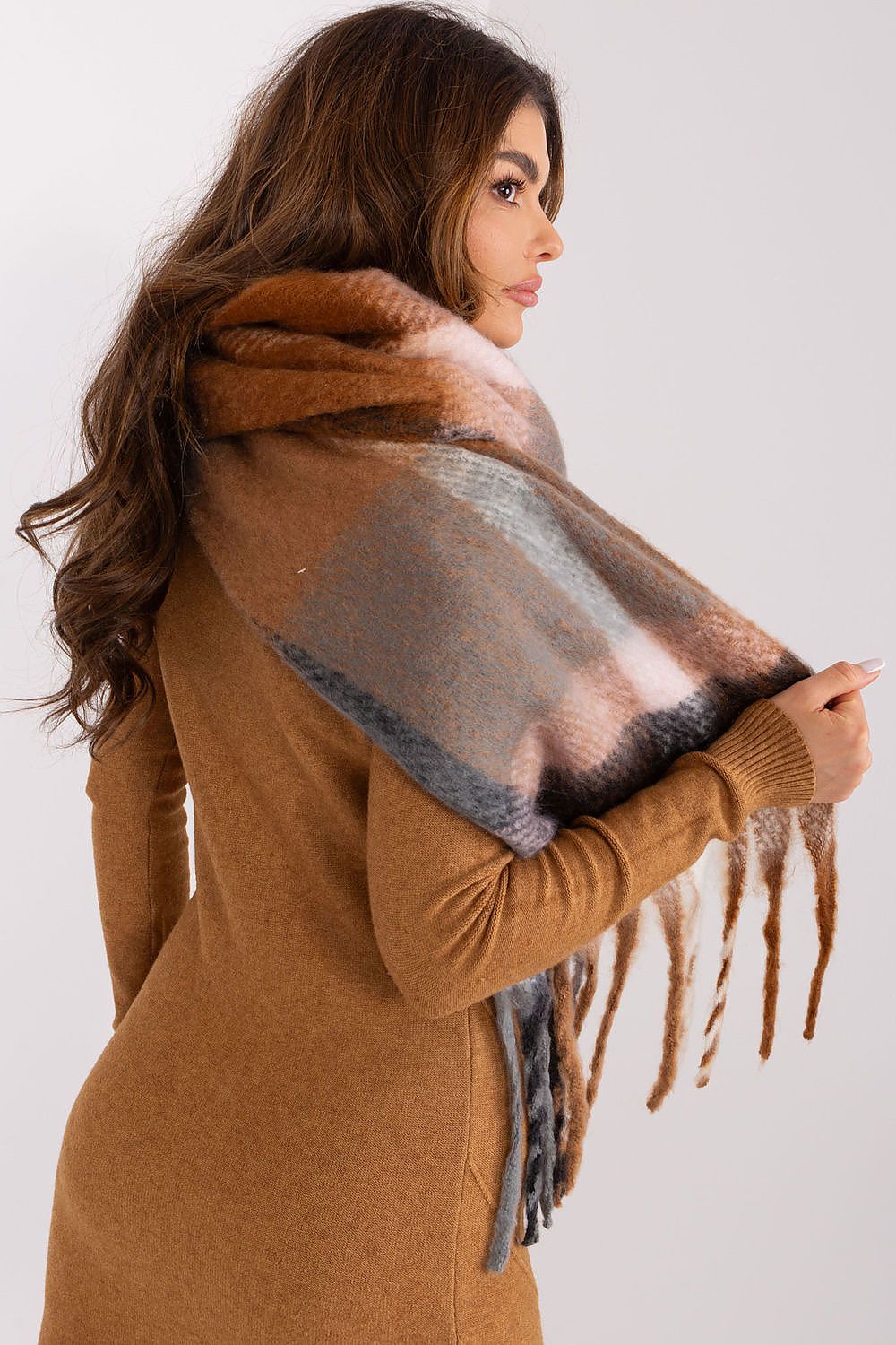 Shawl model 190542 AT