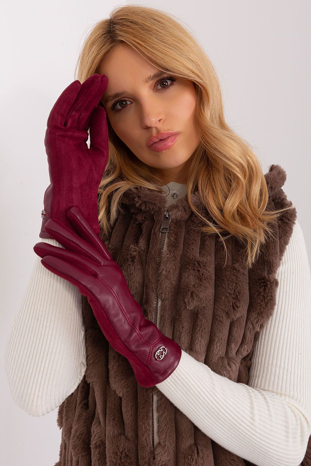 Gloves model 190847 AT