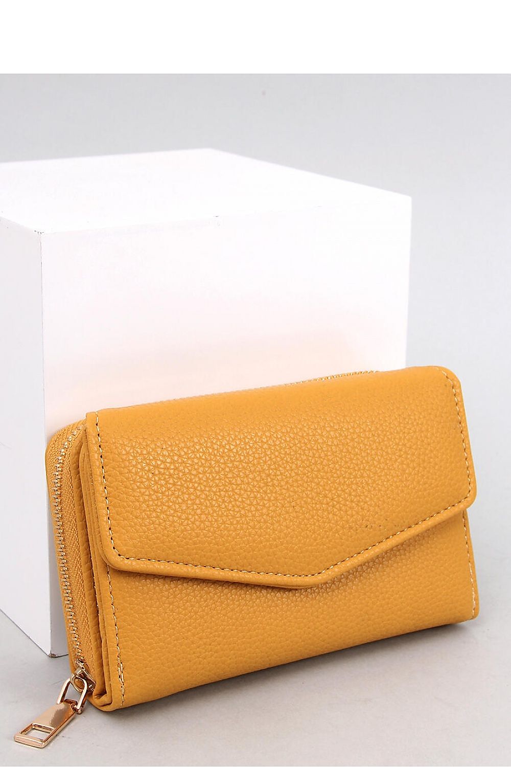 Women`s wallet model 195071 Inello