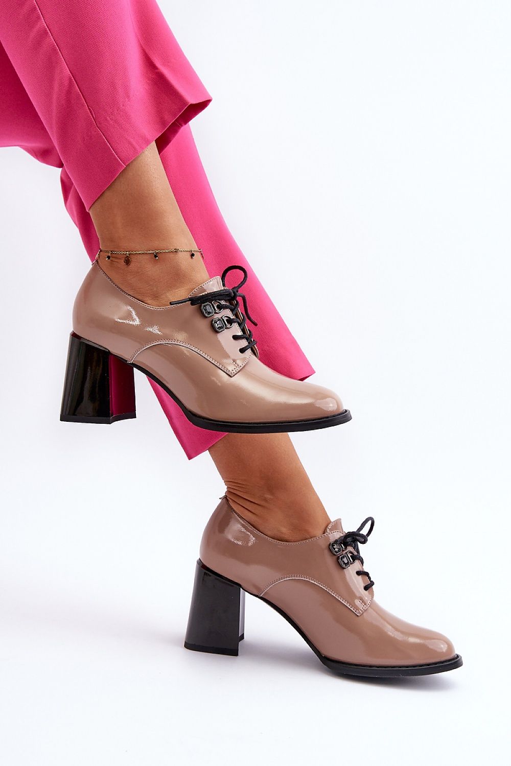 Heeled low shoes model 195405 Step in style