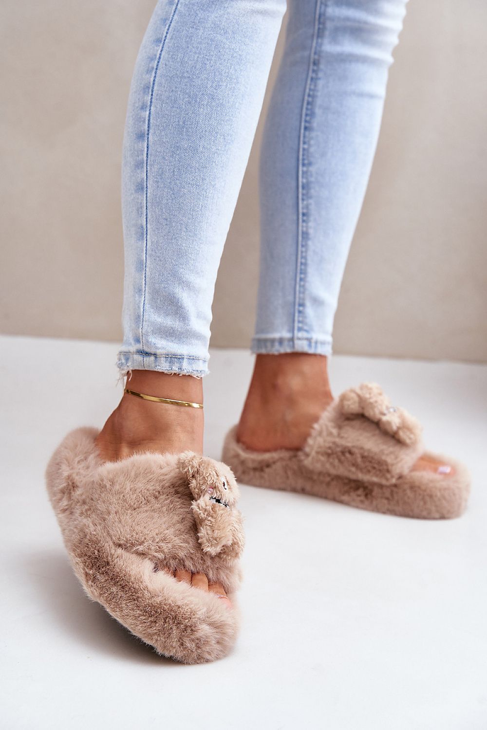 Slippers model 202178 Step in style