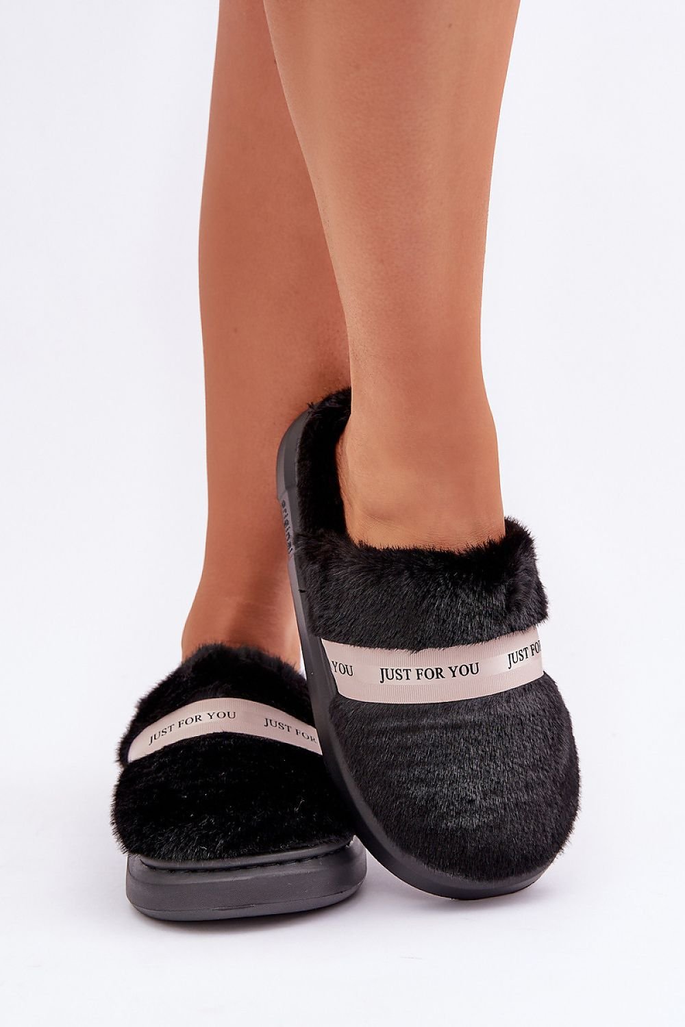 Slippers model 204935 Step in style