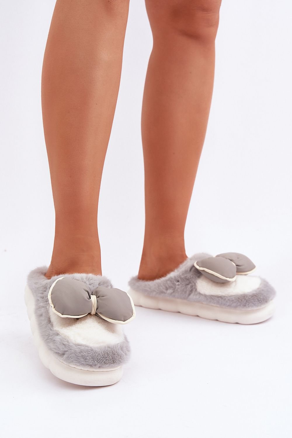 Slippers model 204946 Step in style