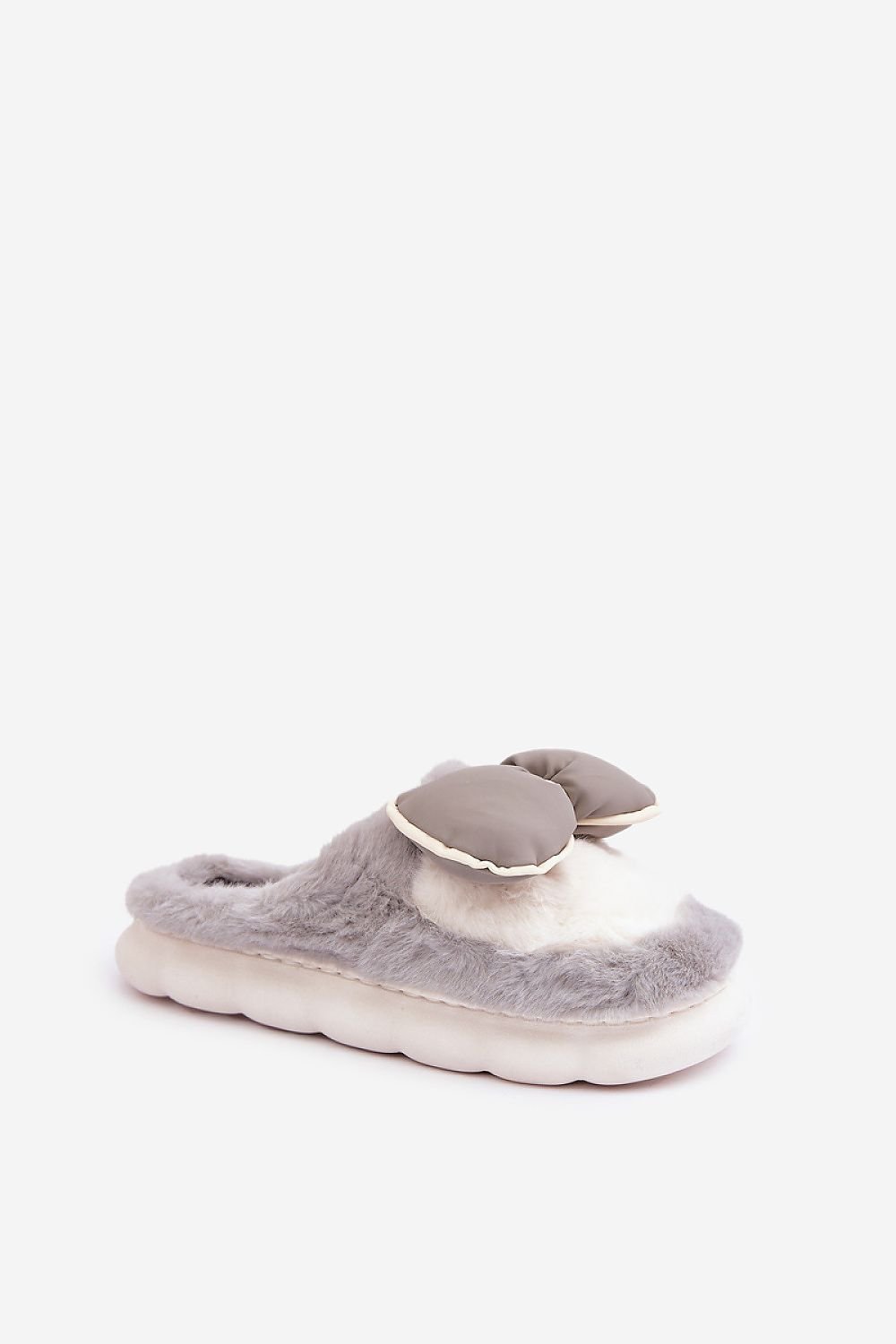 Slippers model 204946 Step in style