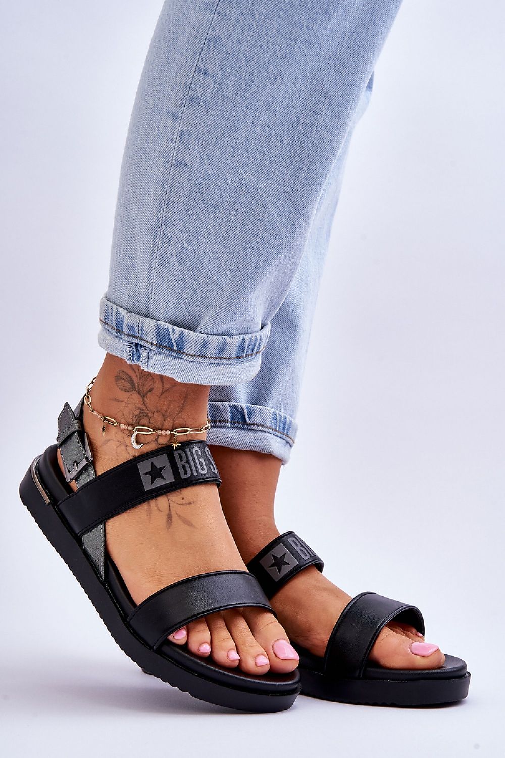 Sandals model 180664 Step in style