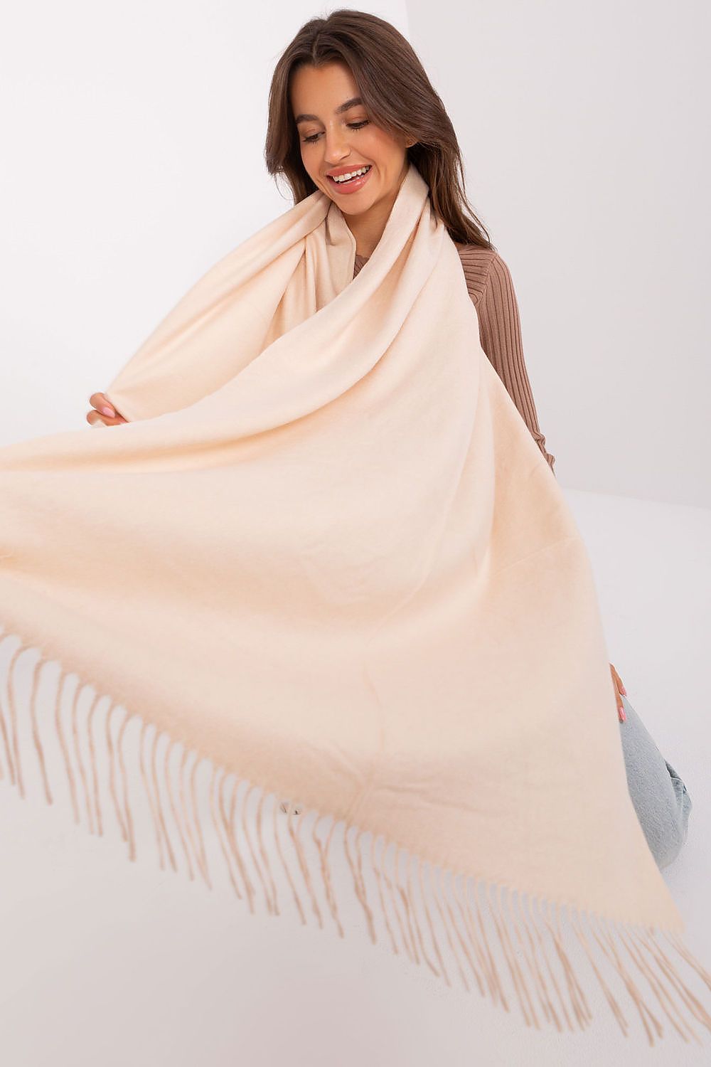 Shawl model 185890 AT