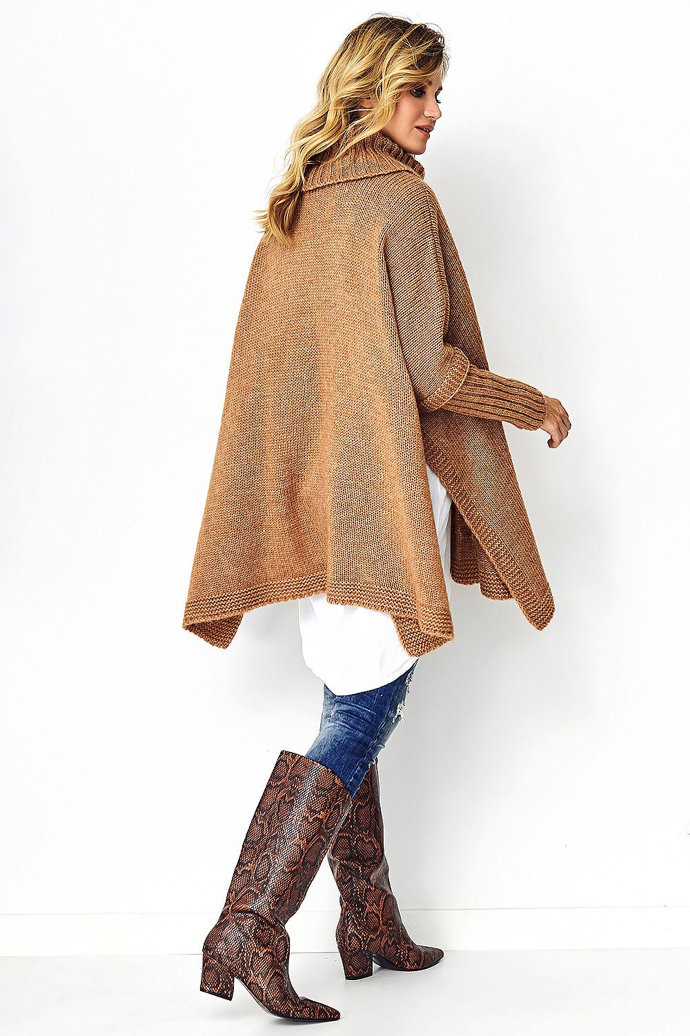 Poncho model 139871 Makadamia